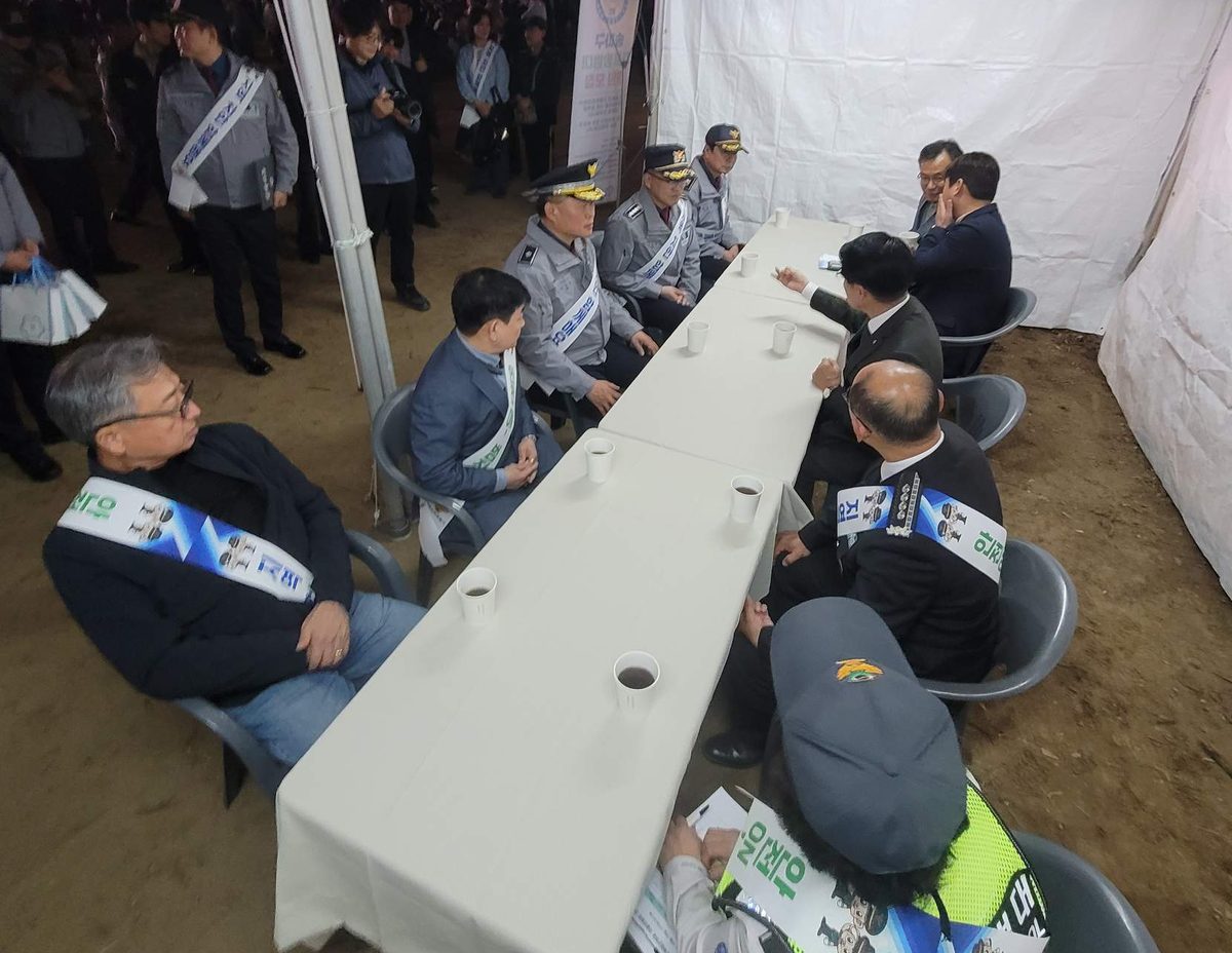 한성백제문화제 행사장 천막에서 열린 안전 논의