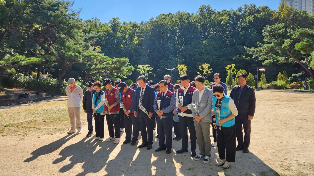 송파구재향군인회, 오금공원 호국유공자 기념비 참배·환경정화